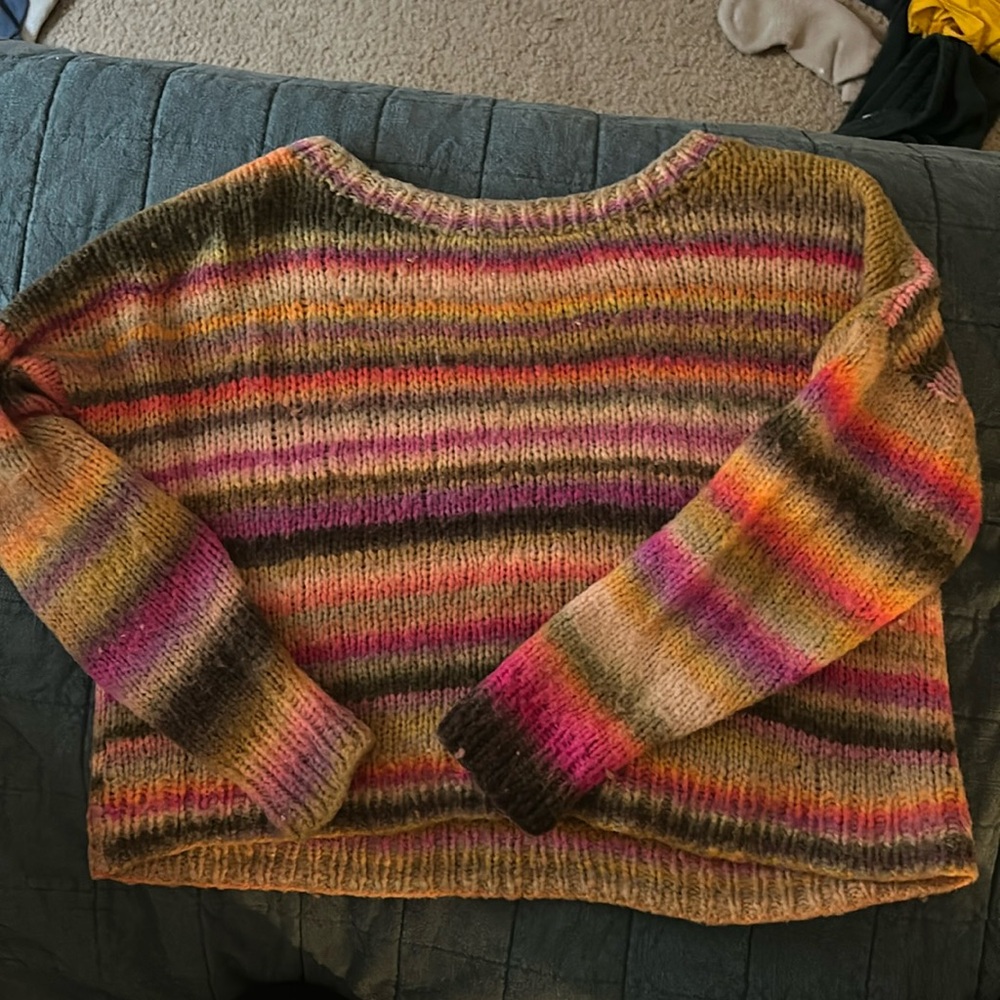 Crew neck knit sweater